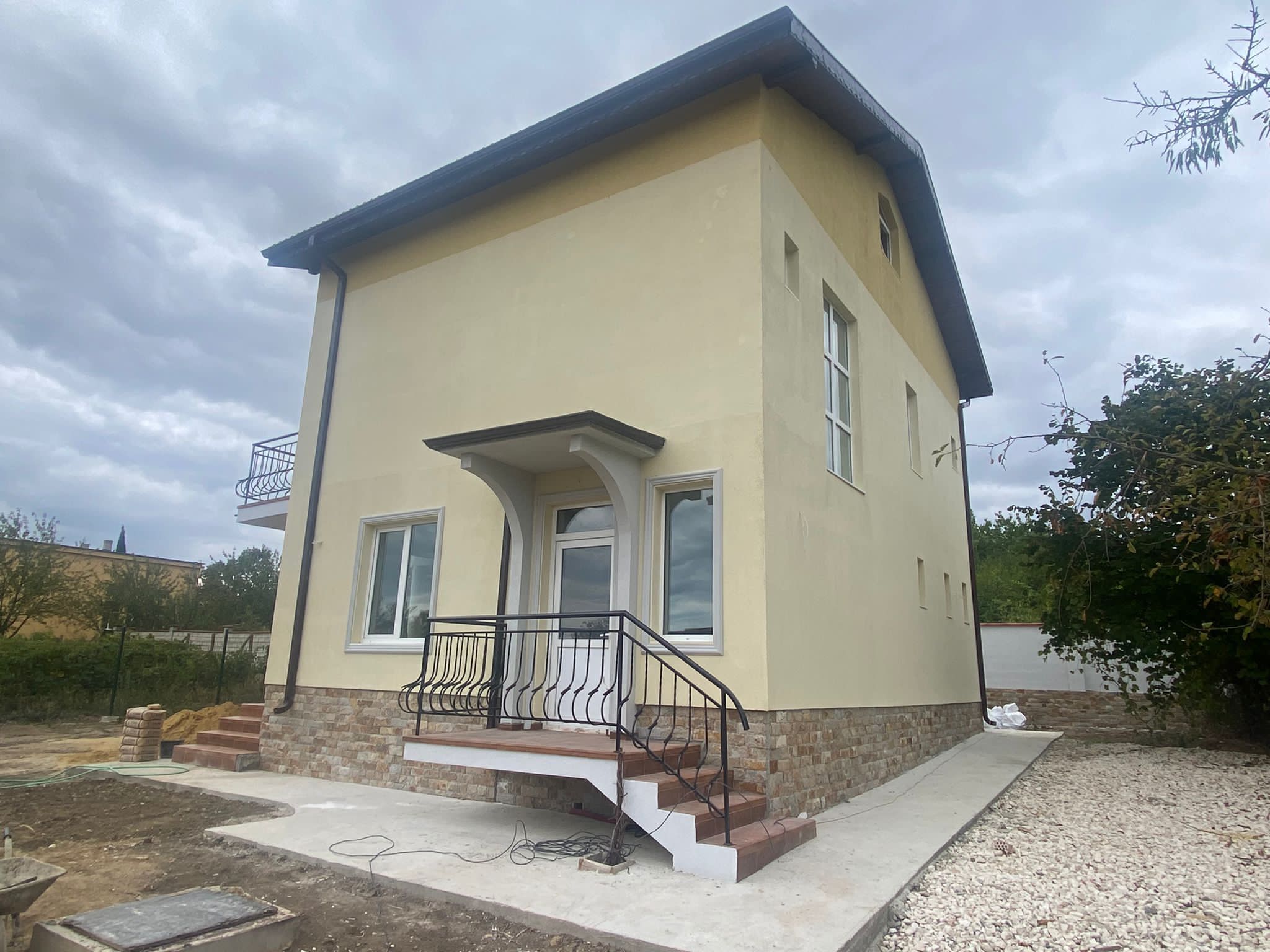 Продава: Просторна къща близо до Варна