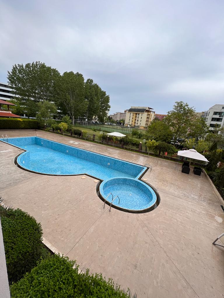 Продава: Хубав двустаен апартамент с гледка към басейна само на 300 метра от плажа