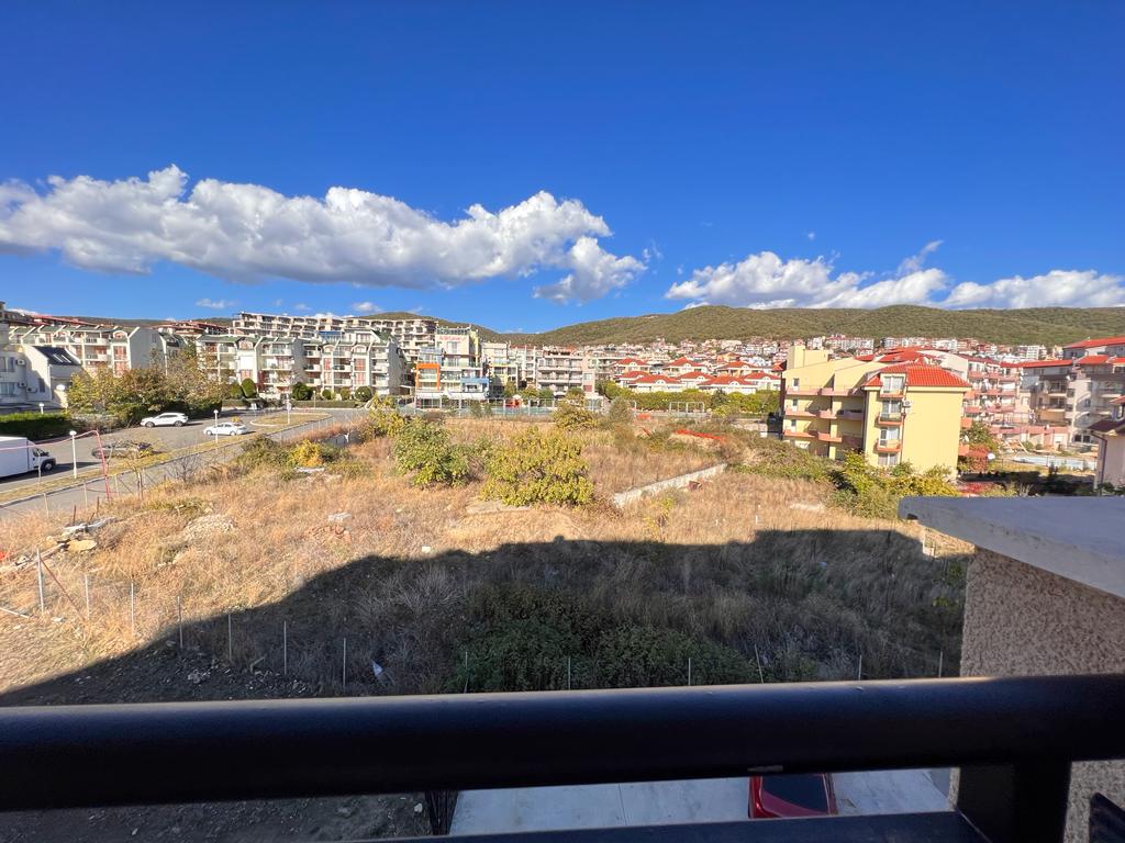 For Sale: Three-room apartment with sea and mountain views in Saint Vlas