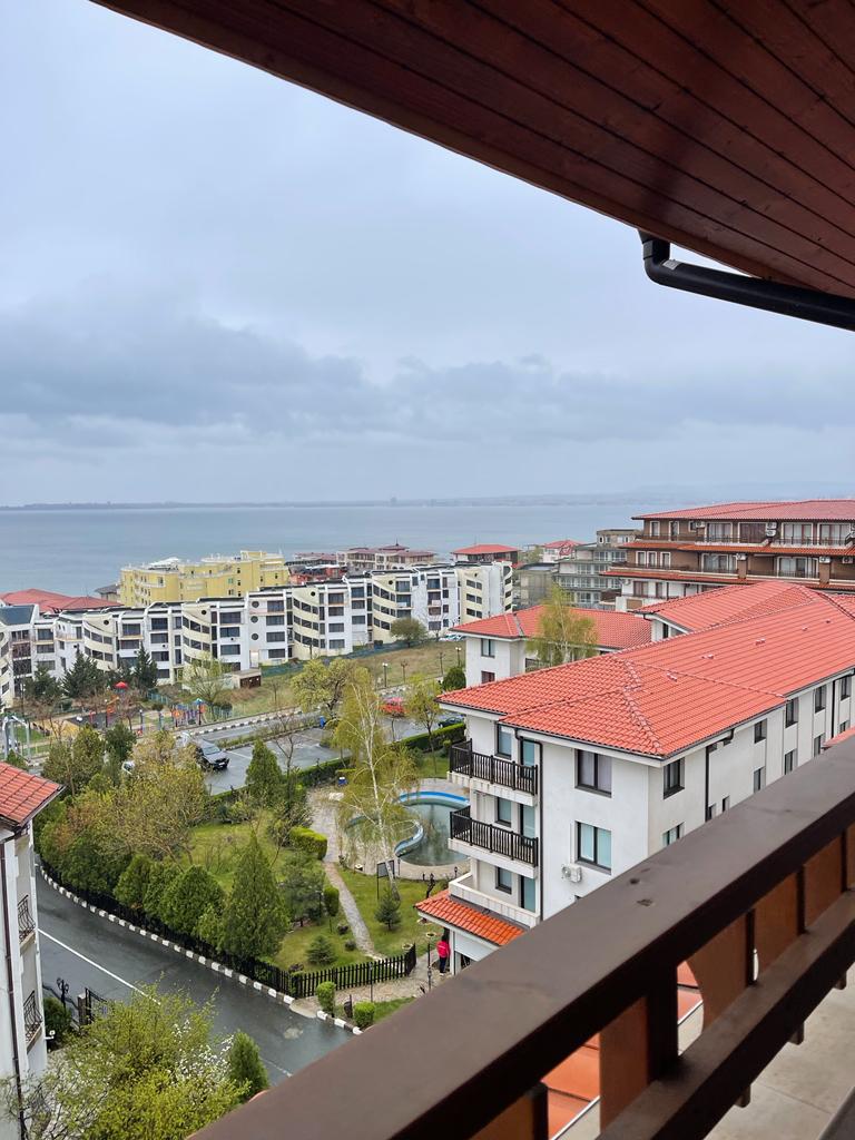 Продава: Прекрасен тристаен апартамент с панорамна гледка към морето в Свети Влас