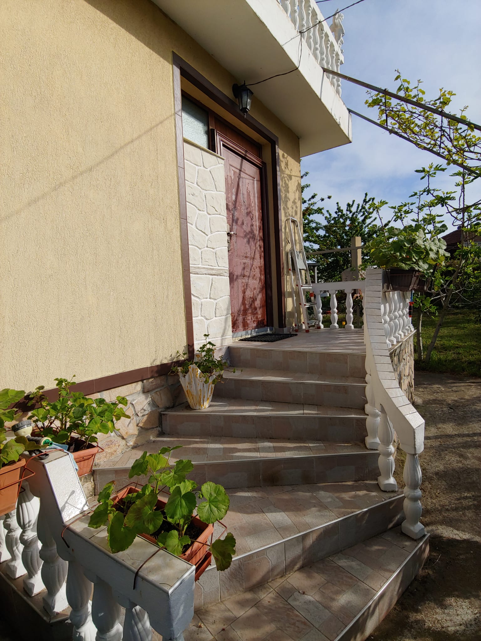 Продажа: Чудесный двухэтажный дом в живописном поселке, недалеко от Солнечного Берега
