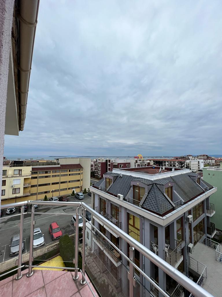Продава: Просторен тристаен апартамент с уникална панорамна гледка към морето